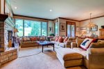 Highlands Slopeside - Livingroom